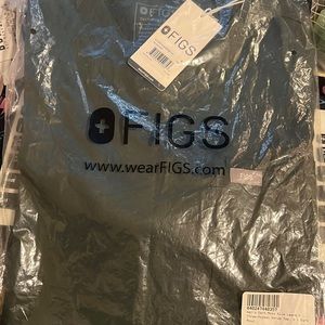 Mens Figs Leona Three-pocket Scrub Top in Dark Moss - Slim Fit